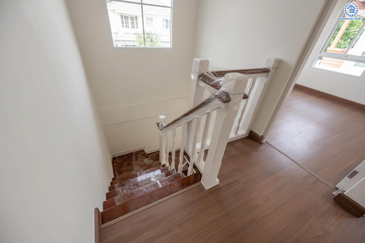 บ้านมือสองตกแต่งใหม่ โครงการ ชัยพฤกษ์ ติวานนท์-ราชพฤกษ์1 เนื้อที่ 51.30 ตร.ว. ฟังก์ชัน 3 ห้องนอน 2 ห้องน้ำ จอดรถได้ 1 คัน บรรยากาศเงียบสงบเป็นส่วนตัว สิ่งอำนวยความสะดวกมากมาย! บนทำเลศักยภาพ หน้าโครงการติดถนนใหญ่ เชื่อมต่อถนนราชพฤกษ์ ใกล้จุดขึ้นทางด่วน "ศรีสมาน"...